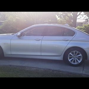 Meet your Posher, Dee